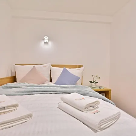 Sunset - La Mare - Goscinne *